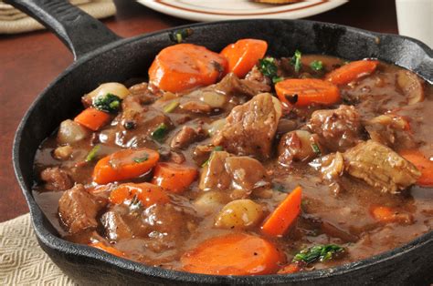 Boeuf bourguignon .